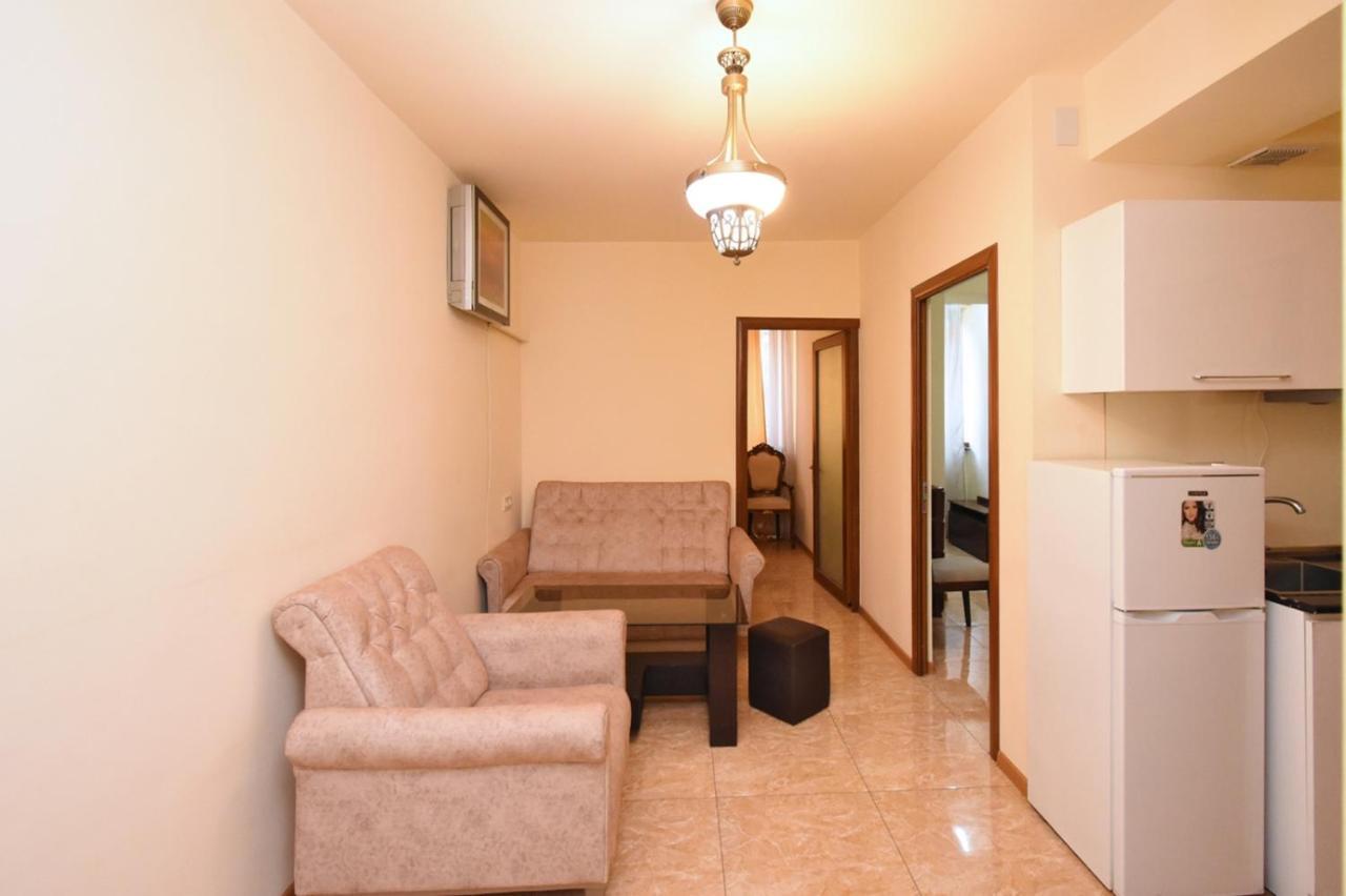يريفان A&X Hostel And Tours المظهر الخارجي الصورة